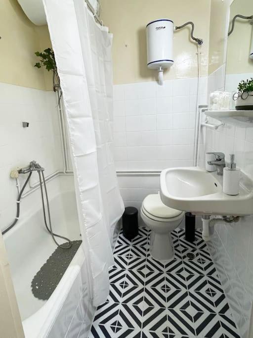 Cute And Quiet Apartment In The Center Of 雅典 外观 照片